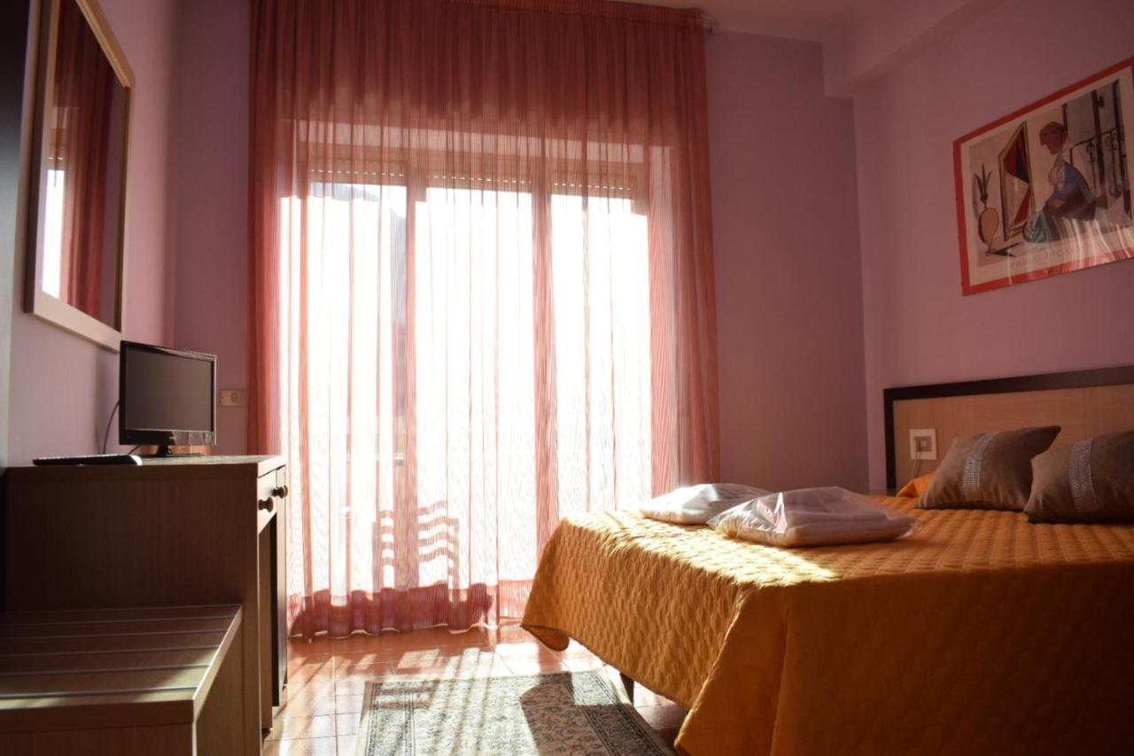 Hotel Santa Maria Del Bagno Pesche Eksteriør billede